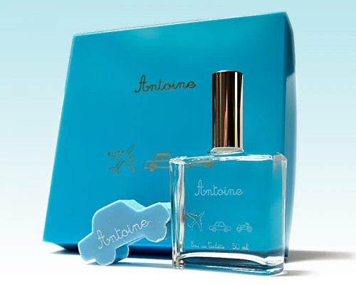 parfum enfant en verre gravé à son prénom avec emballage et savon bleus gravés