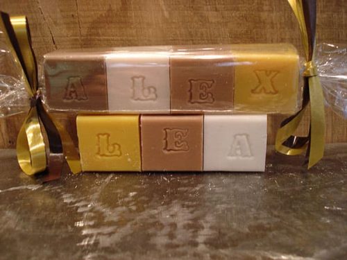 cubes de savons avec lettres