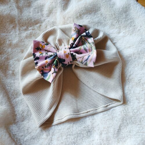 bonnet fillette bébé en jersey fleuri avec noeud