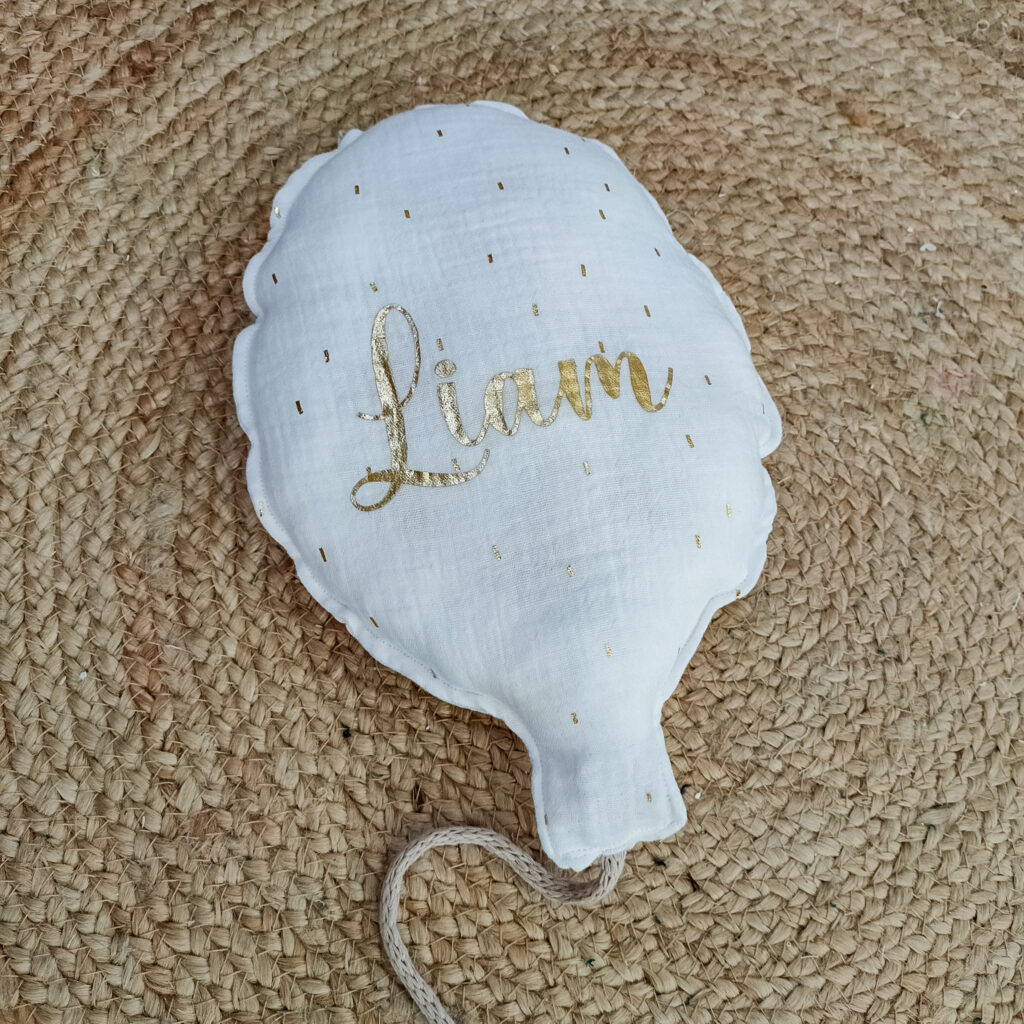 ballon mural personnalisé en double gaze au prénom Liam
